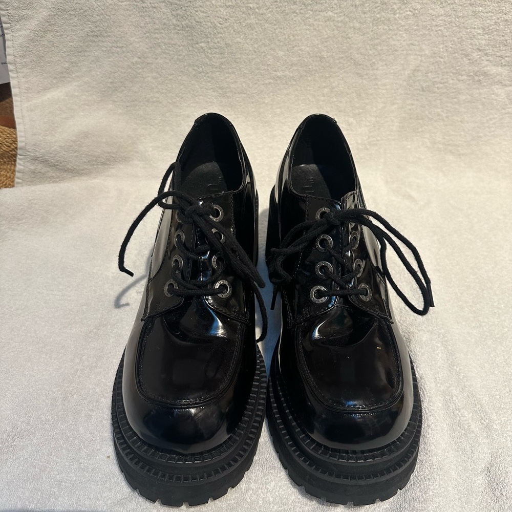 UNIF Penny platform shoe